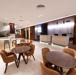 lobby om_8818.jpg