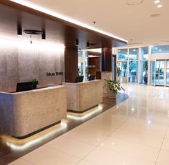lobby om_8841.jpg