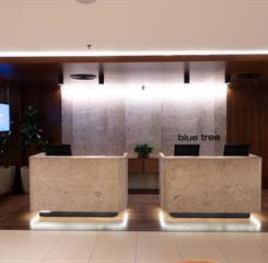 lobby om_8846.jpg
