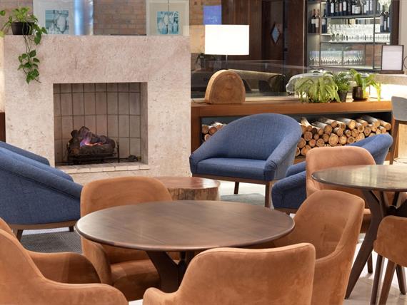 lobby om_8765.jpg