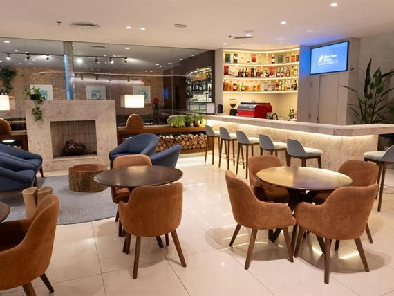 lobby om_8757.jpg