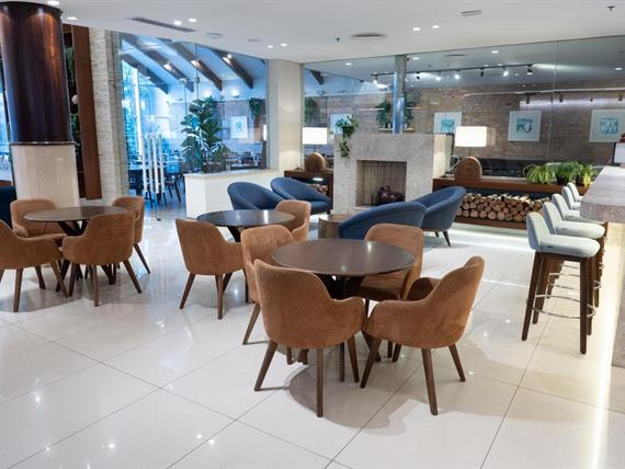 lobby om_8752.jpg