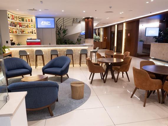 lobby om_8805.jpg