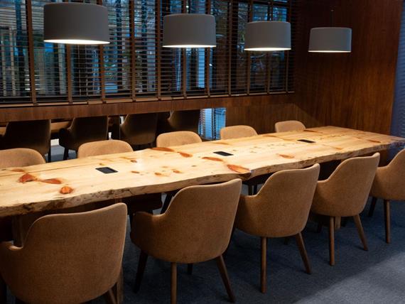 lobby om_8775.jpg