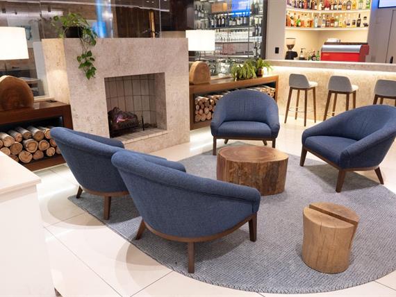 lobby om_8800.jpg