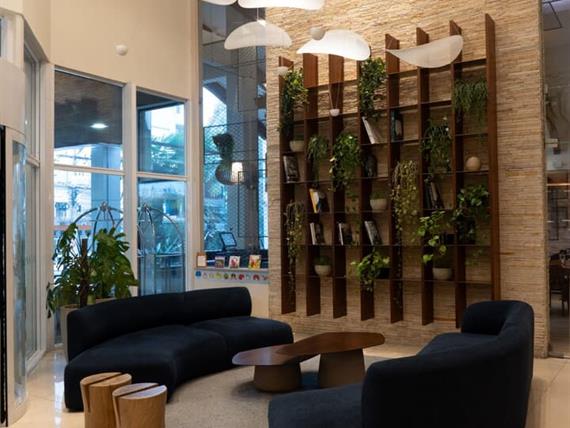 lobby om_8783.jpg