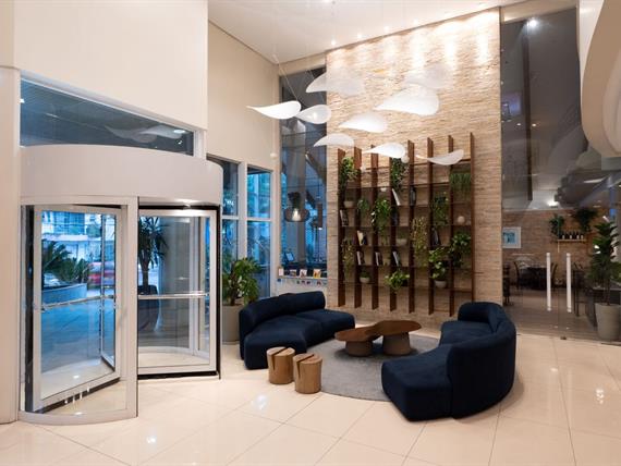 lobby om_8855.jpg