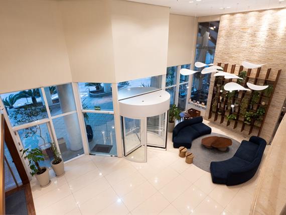 lobby om_8863.jpg