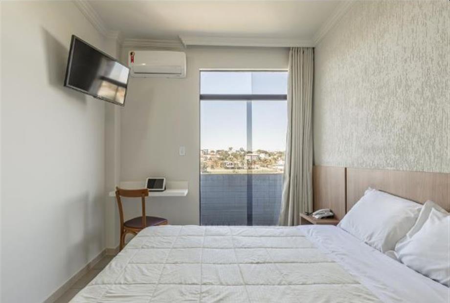 Quarto Serra Negra cama casal 2.JPG