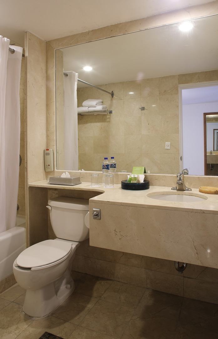 Superior Queen Ocean View Om* - emp-aca-habit-baño6.jpg