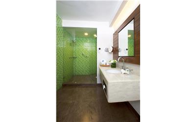 Superior Room 2 Dbl Beds - Baño.jpg