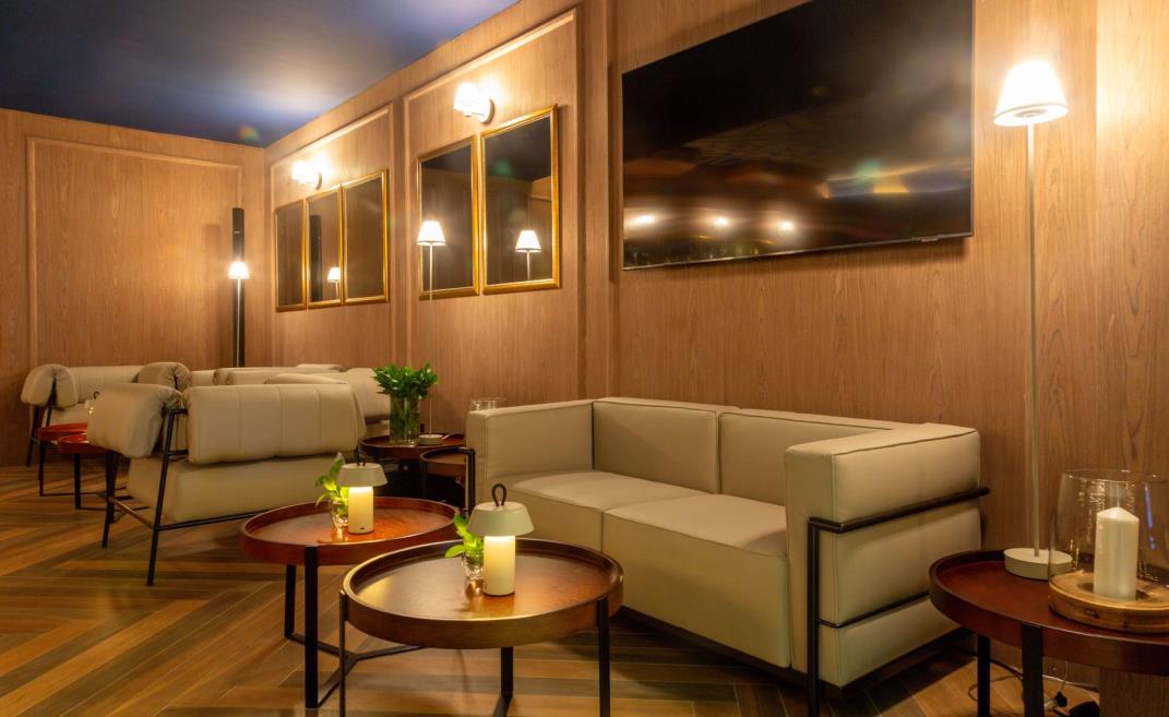 american bar 1 omn.jpg