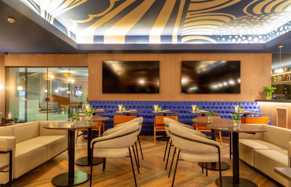 american bar 6 omn.jpg