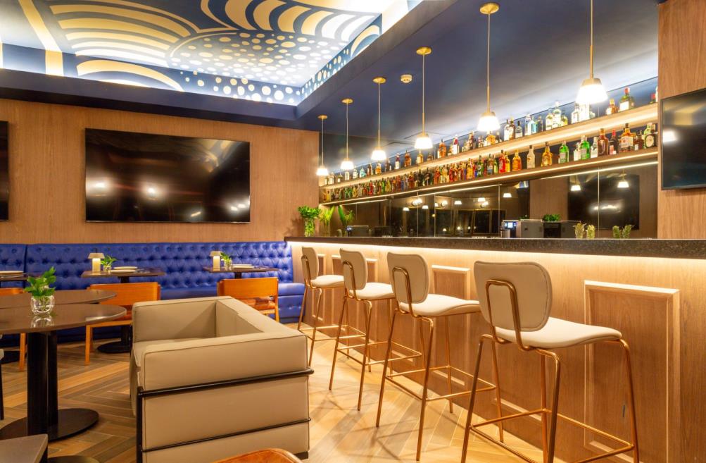 american bar 5 omn.jpg
