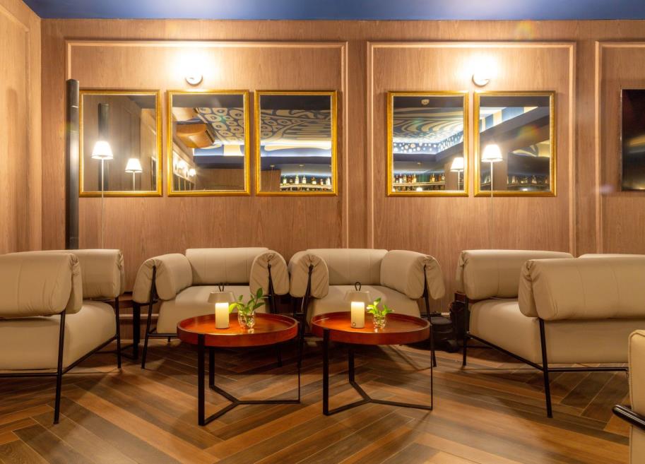 american bar 7 omn.jpg