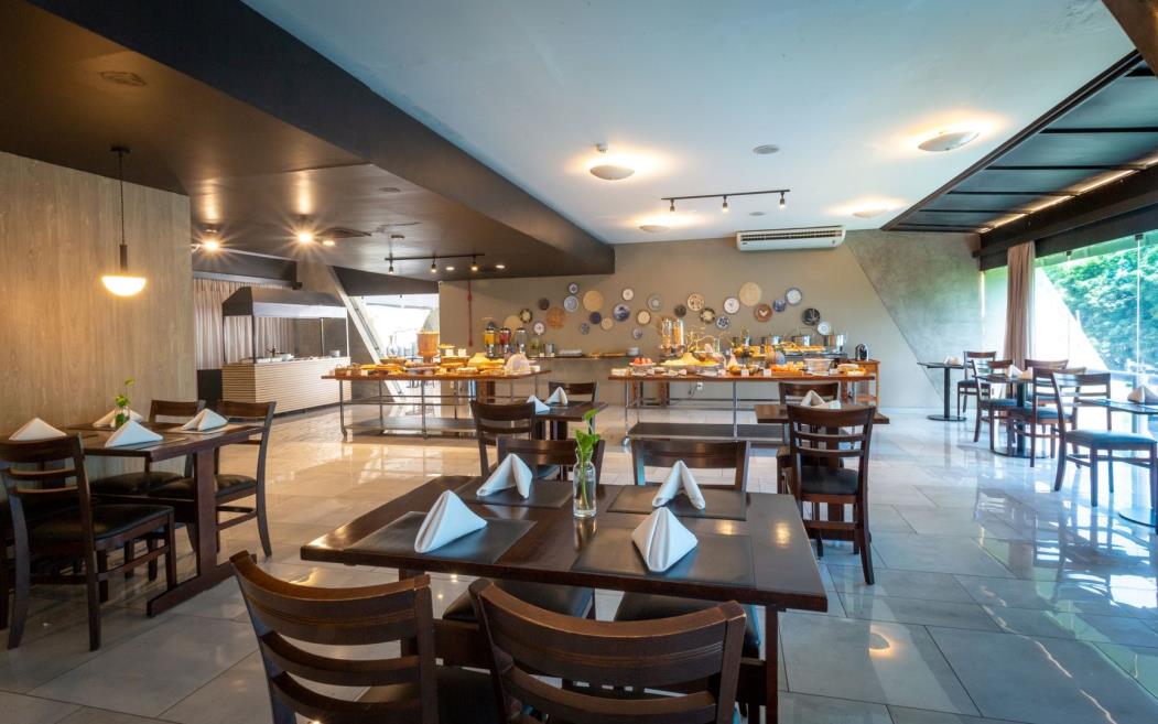 restaurante 4 omn.jpg