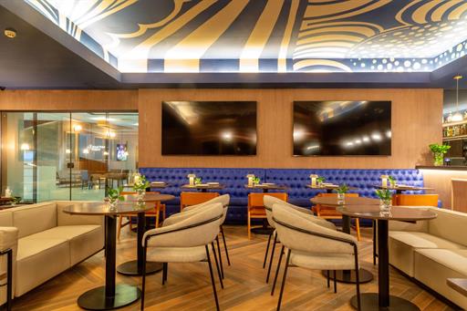 american bar 6 omn.jpg