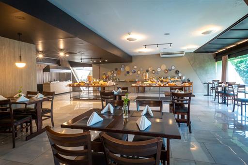 restaurante 4 omn.jpg