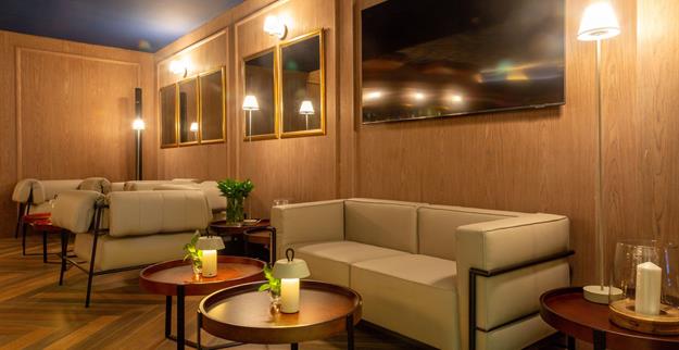 american bar 1 omn.jpg