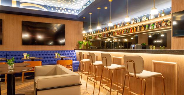 american bar 5 omn.jpg