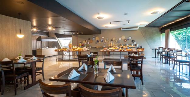 restaurante 4 omn.jpg