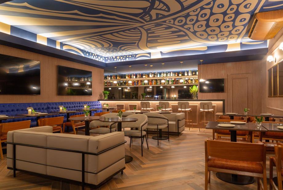 american bar 2 omn.jpg