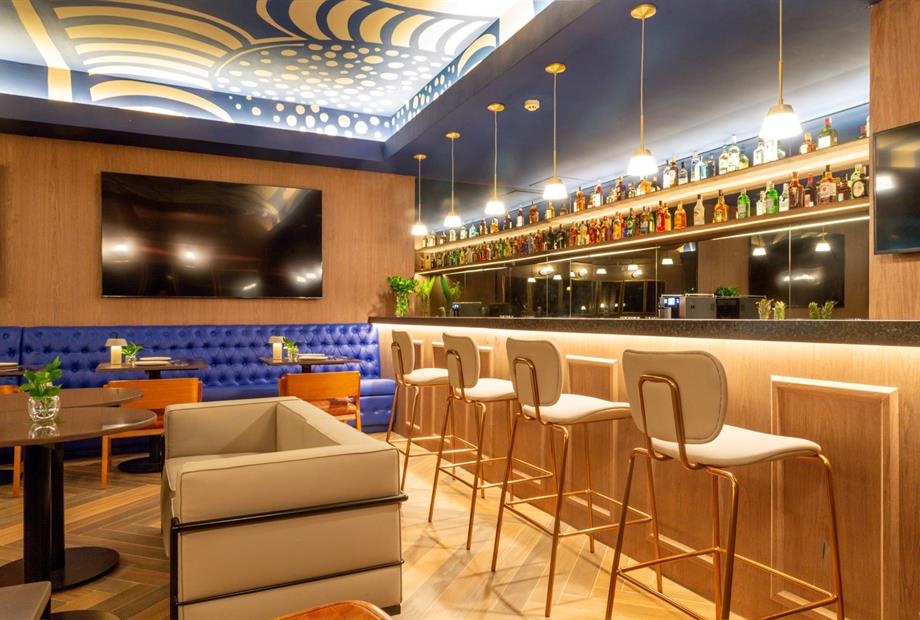 american bar 5 omn.jpg