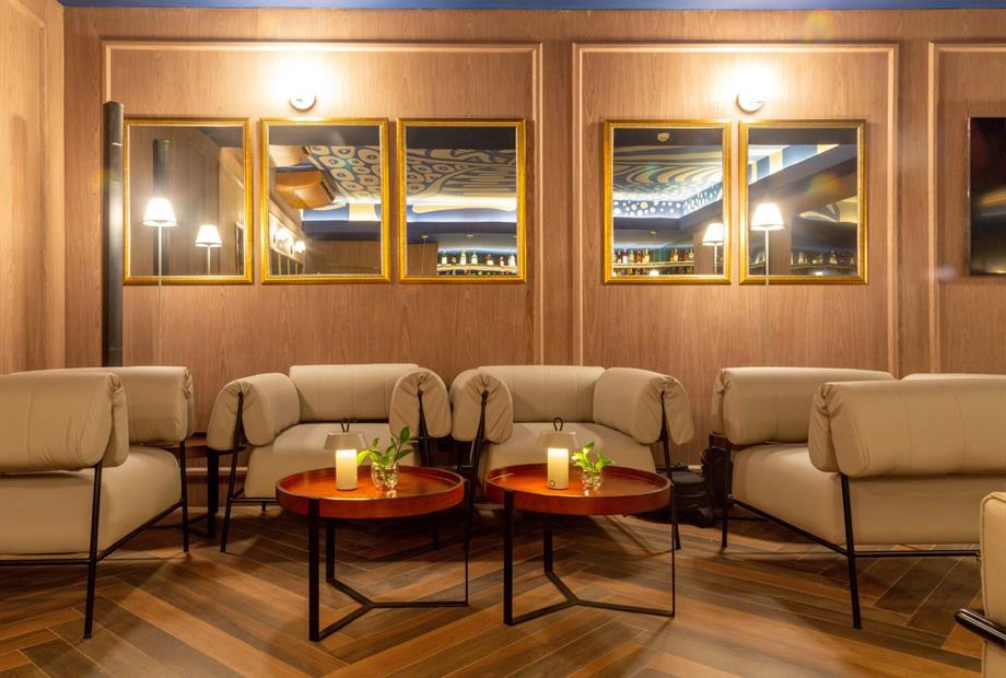 american bar 7 omn.jpg