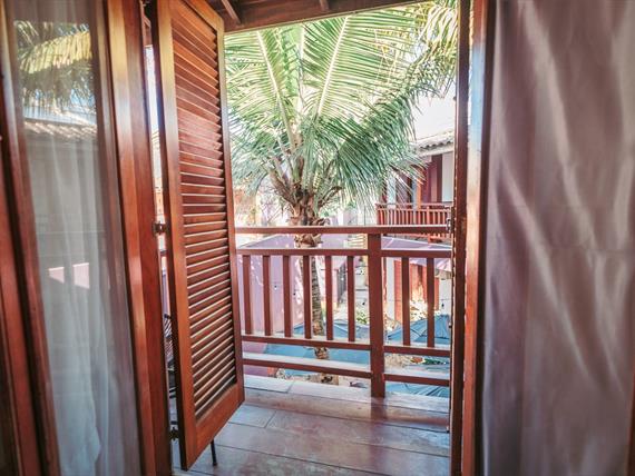 brigitte banheira 5 e varanda_easy-resize.com.jpg