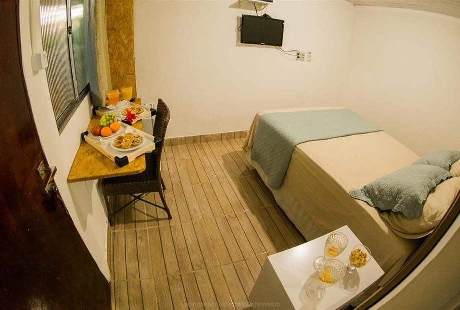 quarto duplo com cafe.jpg