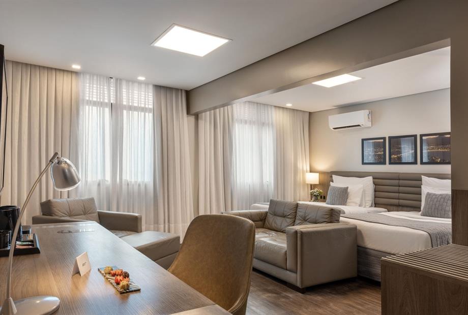 om suite jr tw 2.jpg