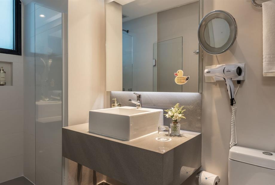 om suite jr tw 4.jpg