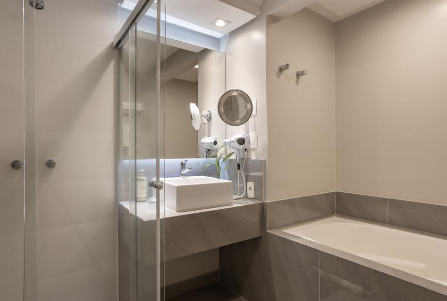 om suite executiva casal 5.jpg