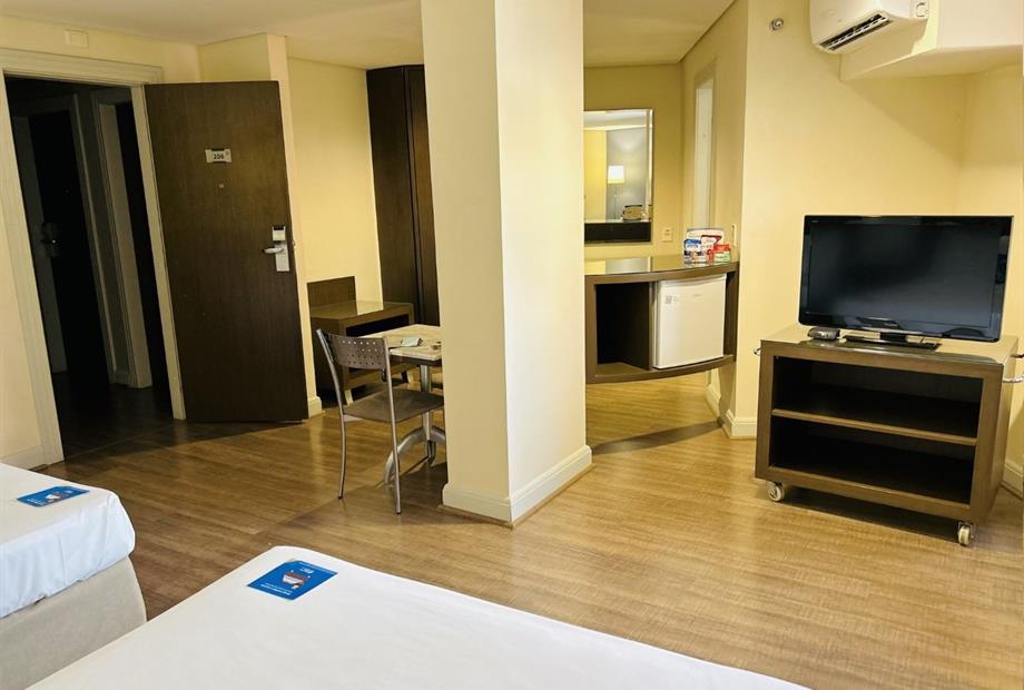 suite junior duas camas casal banheiro 22.jpg