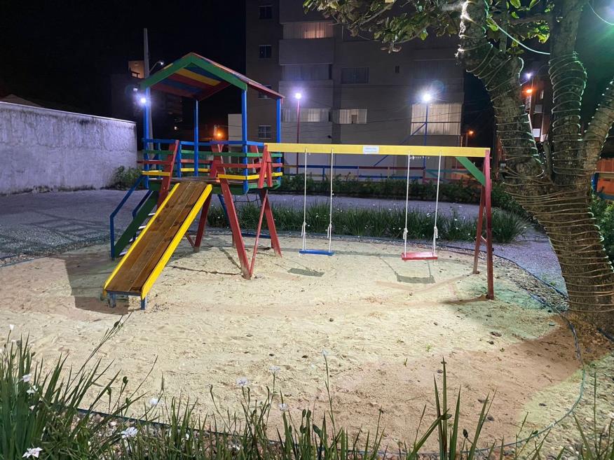 playgroudnoite.jpeg