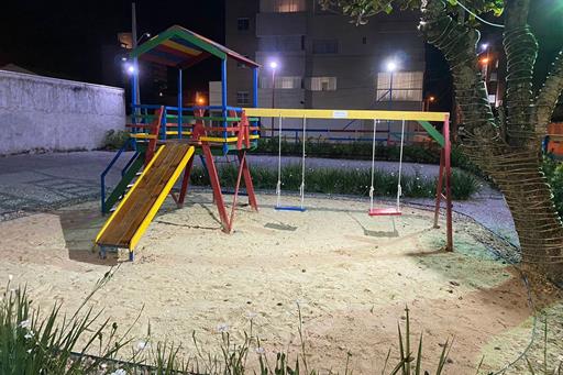 playgroudnoite.jpeg