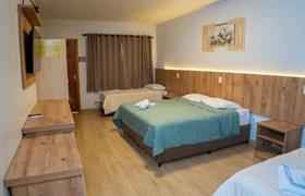 SUÍTE PREMIUM QUÁDRUPLA CENTRAL TERREO ADAPTADA do Hotel Fazenda Casarão do Vale