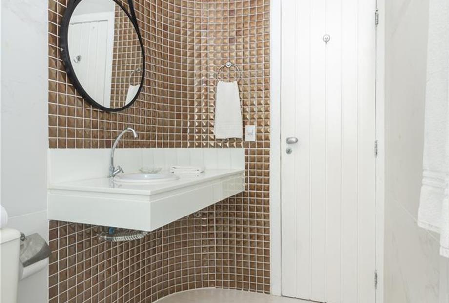 rob_7915 (resized).jpg