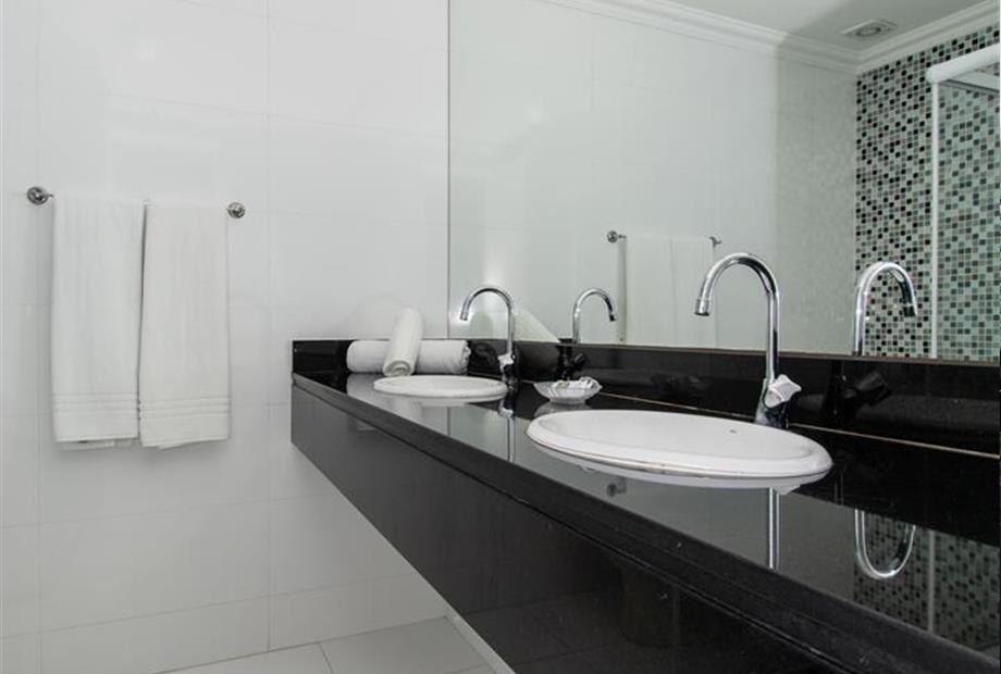 rob_8363 (resized).jpg