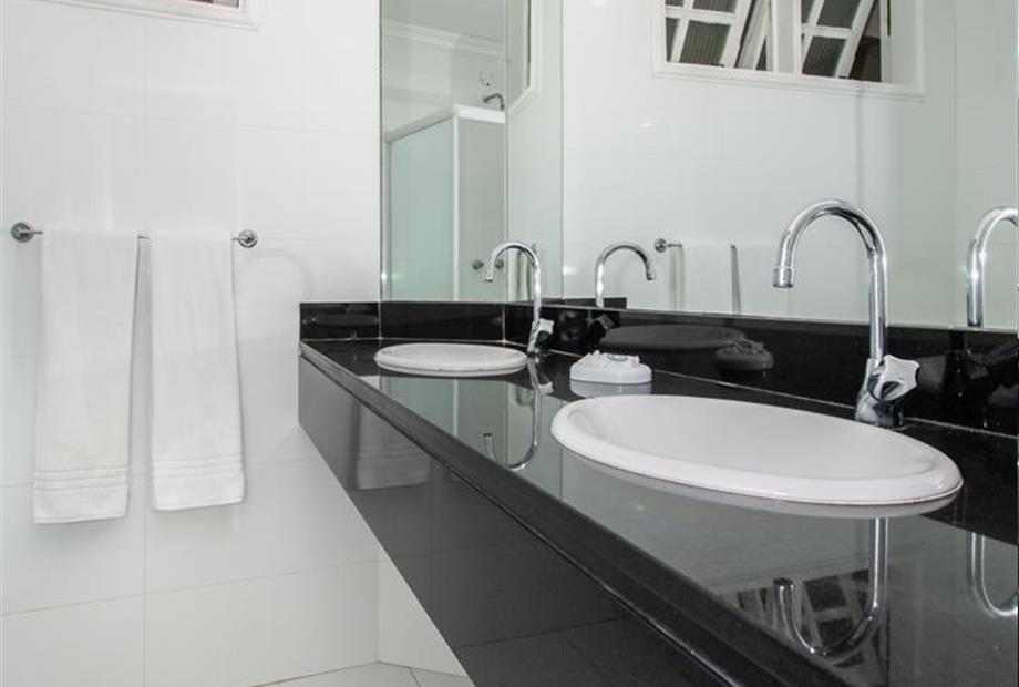 rob_8374 (resized).jpg