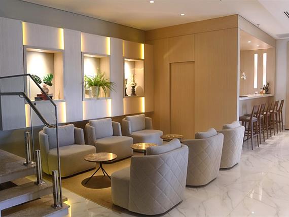 lobby bar 2.jpg