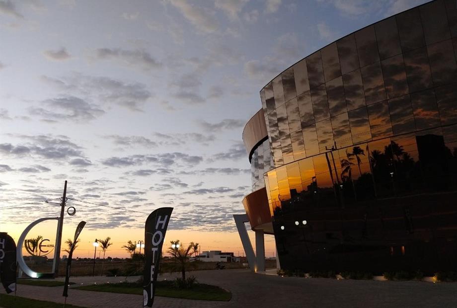 fachada vie hotel.jpg