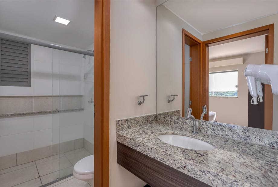 Suíte Luxo - Banheiro.jpg