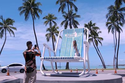 cadeira gigante 1mb.jpg