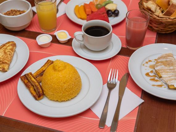 café da manhã _ hotel verano 10.jpg