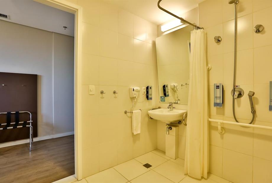 BANHEIRO ADAPTADO.jpg