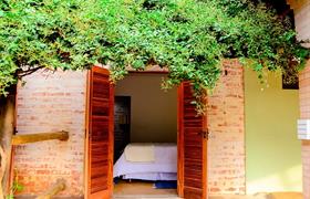 Suíte Jasmim  Tripla do Hotel Fazenda Cachoeira da Furna