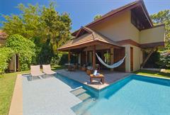 Bungalow pool
