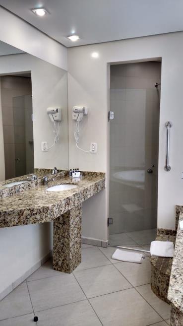 banheiro suite 301.jpg