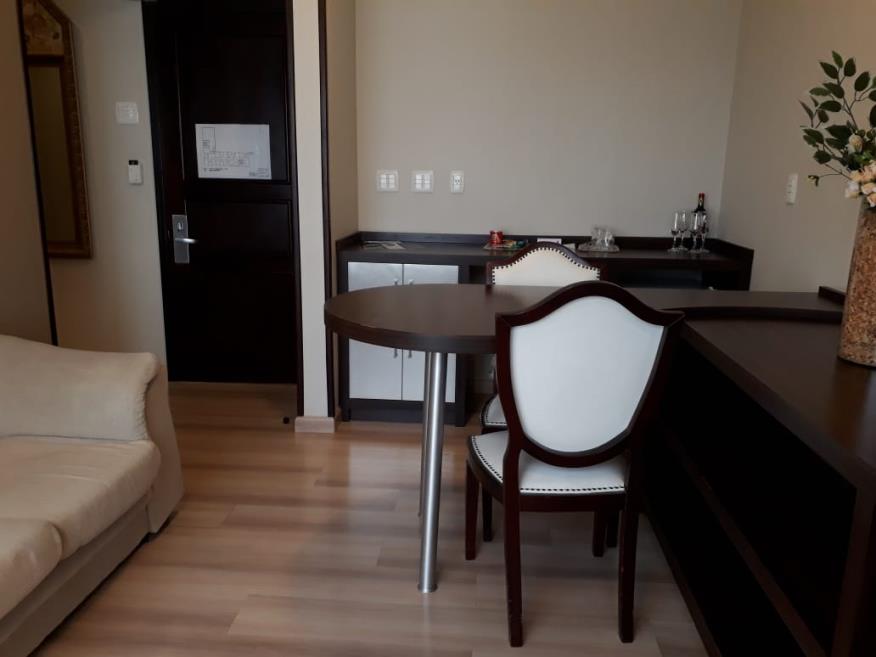 sala entrada suite 702.jpg